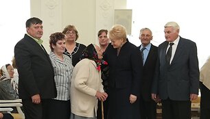 Ordino &bdquo;Už nuopelnus Lietuvai&ldquo; medaliu apdovanotos 46 daugiavaikės motinos