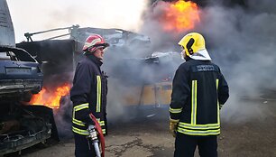 Gaisras metalo laužo teritorijoje