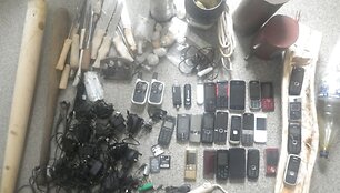 Per kratą rasti draudžiami daiktai