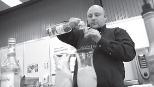Su Romanu Toroschinu apie kokteilių gėrimo kultūrą norisi kalbėtis i&scaron;tisas valandas.