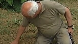 Bičiuliai atrado lobį.