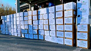 Kinai Lietuvai atsiuntė 20 tūkst. medicininių kaukių, 120 tūkst. porų pir&scaron;tinių