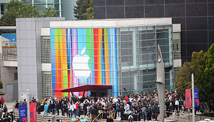 Pristatytas i&scaron;manusis &bdquo;iPhone 5&ldquo; telefonas