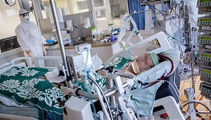 VUL Santaros klinikos. Kova su koronavirusu