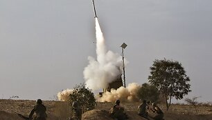 Po &scaron;e&scaron;tadienį Izraelio aviacijos suduoto smūgio Gazos ruožui, bendras žuvusiųjų skaičius padidėjo iki 33. Nesiliaujančių Izraelio antskrydžių kampanijai tęsiantis jau ketvirtą dieną i&scaron; eilės.