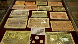 A.Kalantos monetų ir banknotų parodos akimirka
