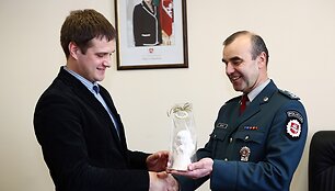 &Scaron;iaulių policija Vytautui Buivydui dekoja už pilieti&scaron;kumą