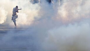 Stambule tęsiasi įnirtingi policijos ir demonstrantų susirėmimai