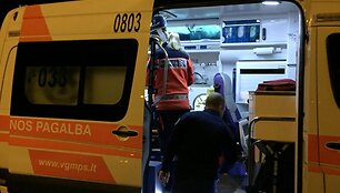 Medikai atgaivino rastą ir narkotikus vartojusią merginą