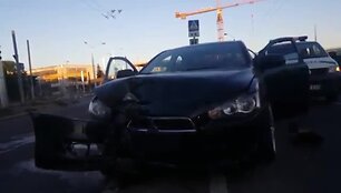 girtas-vairuotojas-vilniuje-nuverte-sviesofora