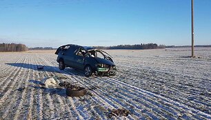 Automobilis vertėsi kelis kartus