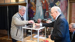 Prancūzai renka prezidentą