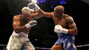 Dereckas Chisora prie&scaron; Dillianą Whyte'ą (mėlyna apranga)