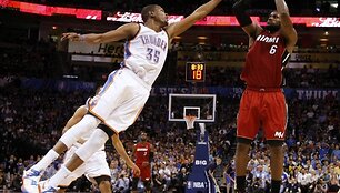Kevinas Durantas ir LeBronas Jamesas