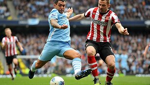 Carlosas Tevezas (&bdquo;Manchester City&ldquo;) ir Philas Bardsley (&bdquo;Sunderland&ldquo;)