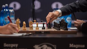 Sergejus Kariakinas ir Magnusas Carlsenas