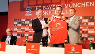Komandos treneris Dirkas Bauermannas (viduryje)