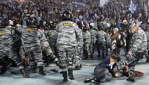 &bdquo;Zenit&ldquo; sirgalių ir OMON pareigūnų susirėmimas Sankt Peterburge