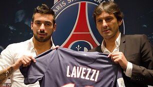 Ezequielis Lavezzi ir PSG klubo direktorius Leonardo