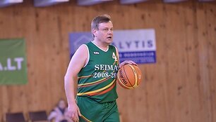 Vydas Gedvilas dirigavo Seimo komandai