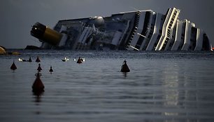 Tęsiama laivo „Costa Concordia“ gelbėjimo operacija