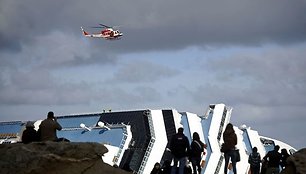 Tęsiama laivo „Costa Concordia“ gelbėjimo operacija