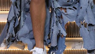 Lourdes Leon kojos