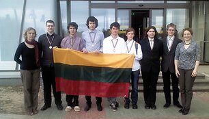 Lietuvos delegacija džiaugiasi laimėjimu