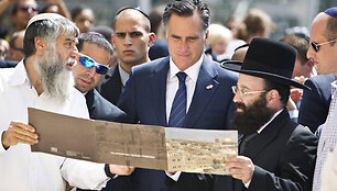 Mittas Romney Jeruzalėje surabinu Shmueliu Rabinovitzu
