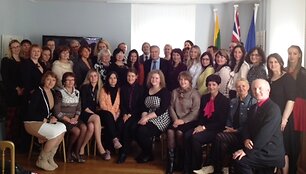 Lietuvos ambasadoje Londone pedagogai &scaron;venčia mokytojų dieną