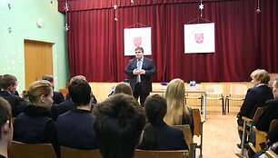 Linas Linkevičius apie užsienio politiką diskutavo su Nemėžio &Scaron;v. Rapolo Kalinausko gimnazistais