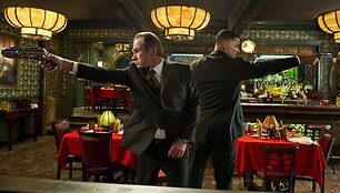 Tommy Lee Jonesas ir Willas Smithas filme &bdquo;Vyrai juodais drabužiais 3&ldquo;