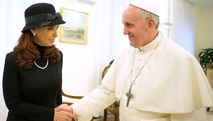 Argentinos prezidentė Cristina Kirchner su popiežiumi Pranci&scaron;kumi