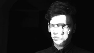 Akimirka i&scaron; naujo &bdquo;Instrumenti&ldquo; vaizdo klipo &bdquo;Don&rsquo;t Hold Onto Me&ldquo;