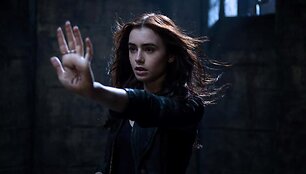 Lily Collins filme &bdquo;Mirties įrankiai: Kaulų miestas&ldquo;