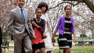Barackas ir Micelle Obamos su dukterimis Sasha ir Malia