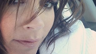 Victoria Beckham sugrįžo prie savo firminės šukuosenos