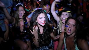 Selena Gomez vaizdo klipe „Birthday“