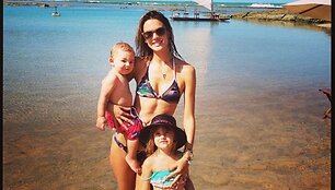 Alessandros Ambrosio su vaikais Anja ir Noah