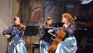 Kauno fortepijoninis trio (i&scaron; kairės): Indrė Čepinskienė, Lina Krėp&scaron;taitė ir Asta Kri&scaron;taponienė