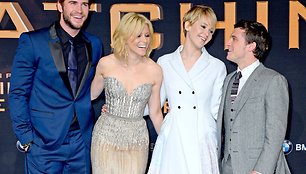 Liamas Hemsworthas, Elizabeth Banks, Jennifer Lawrence ir Joshas Hutchersonas