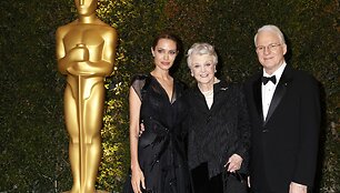 Angelina Jolie, Angela Lansbury ir Steve'as Martinas