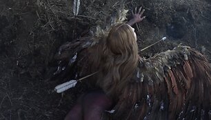 Lady Gaga dainos &bdquo;G.U.Y.&ldquo; vaizdo klipe