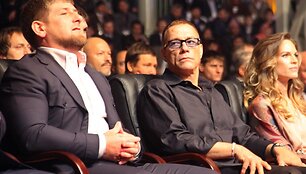 Čečėnijos lyderis Ramzanas Kadyrovas, Jeanas-Claude'as van Damme'as ir Hilary Swank