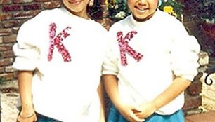 Kim Kardashian ir Kourtney Kardashian vaikystėje