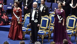 Karalienė Silvia, karalius Carlas Gustafas ir princesė Victoria 