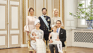 &Scaron;vedijos princesė Victoria ir princas Danielis su vaikais Oscaru ir Estelle bei jų tetomis princese Madeleine ir Anna Westling S&ouml;derstr&ouml;m bei dėde princu Carlu Philipu