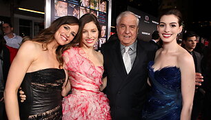 Jennifer Garner, Jessical Biel, Garry Marshallas ir Anne Hathaway filmo &bdquo;Valentino diena&ldquo; premjeroje (2010 m.)