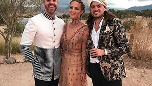Jaunavedžiai Dianna Agron ir Winstonas Marshallas su bičiuliu Jordanu Brownu (kairėje)