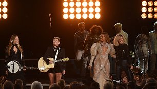 Beyonce ir „Dixie Chicks“ Kantri muzikos apdovanojimuose